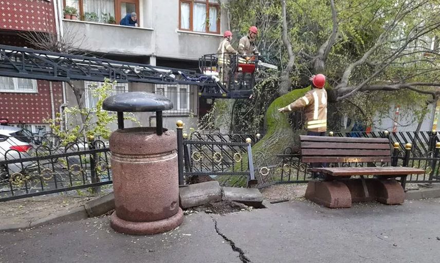 Esenler'de sabah büyük şok yaşandı! Gürültüyle birlikte uyanan bina sakinleri neye uğradığını şaşırdı.