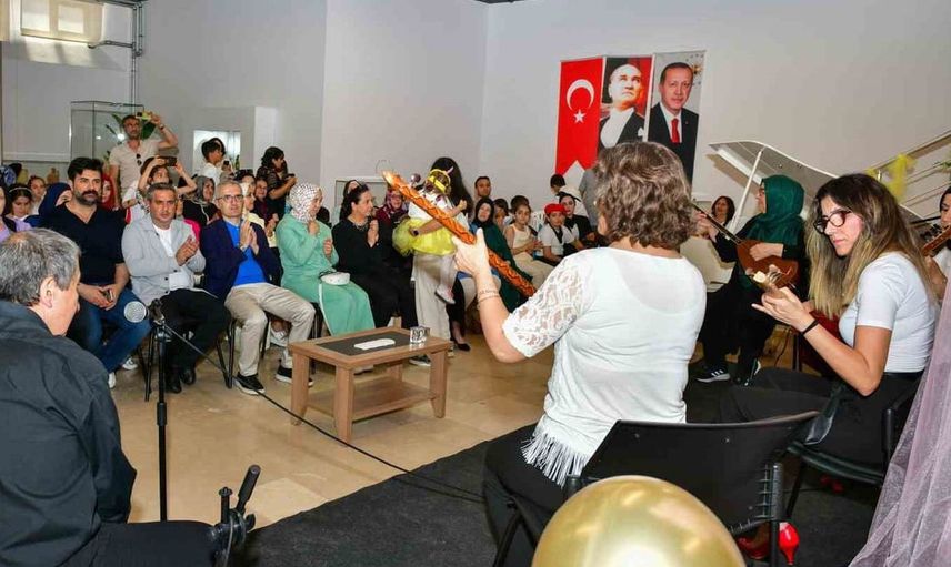 Esenyurt kadın sanat merkezi'nde kursiyerler yeteneklerini sergiledi