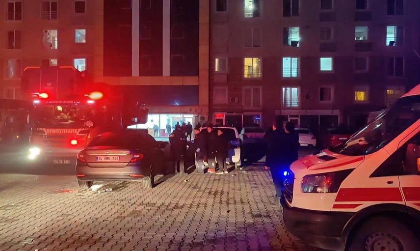 Esenyurt’ta 11 katlı rezidansta yangın: 40 kişi itfaiye ekiplerince kurtarıldı