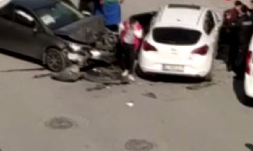 Esenyurt’ta korkutan anlar: Ehliyetsiz iki çocuk sokakları birbirine kattı!