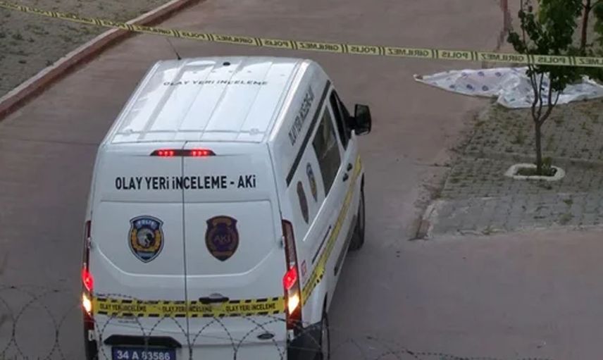 Esenyurt'ta lüks sitede skandal ölüm! Olay yerinden panik halinde kaçtılar