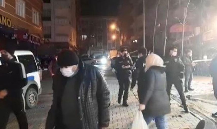 Esenyurt'ta Yabancı Uyruklu Grup Döner Bıçakla Birbirine Saldırdı