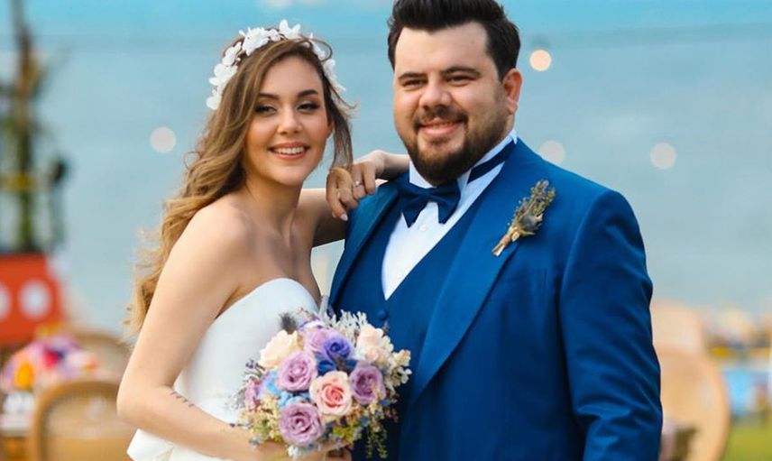 Eser Yenenler, Photoshoplu Fotoğrafını Paylaşan Eşi Berfu Yenenler'e Sitem Etti!