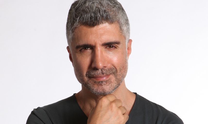 Eşi Feyza Aktan’a şiddet uyguladığı iddiasıyla yargılandığı davadan beraat eden Özcan Deniz konserinde sessizliğini bozdu