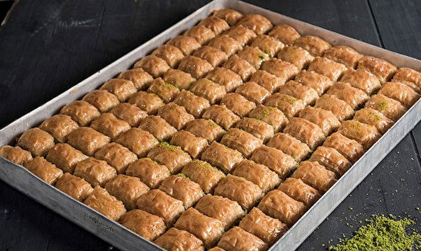 Eşini ve Ailesini Zehirli Baklava İle Öldürmeye Çalışan Adamın Cezası Belli Oldu