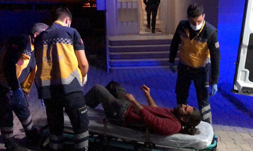 Eşiyle Tartışan Adam Kendi Bacağını Bıçakladı