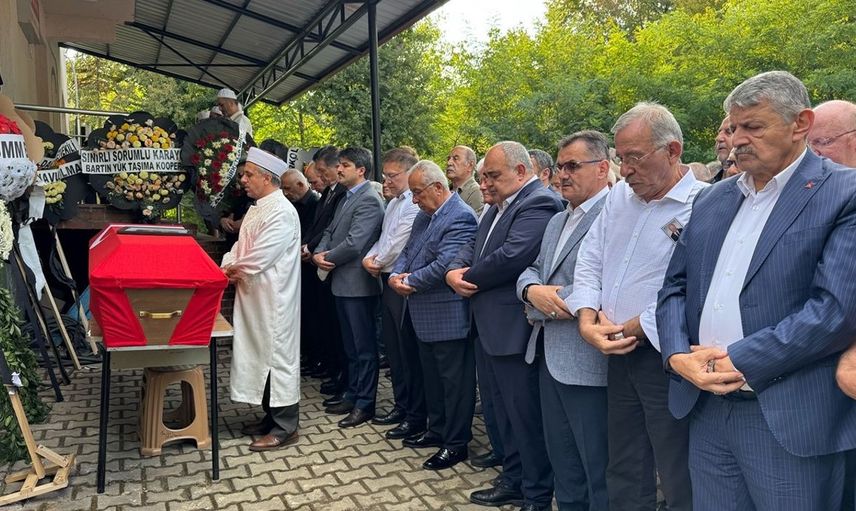 Eski Bakan Hasan Akyol, Bartın'da Son Yolculuğuna Uğurlandı