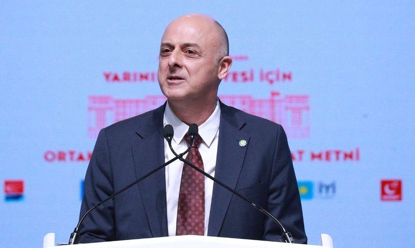 Eski İYİ Partili Ümit Özlale CHP'ye katılıyot