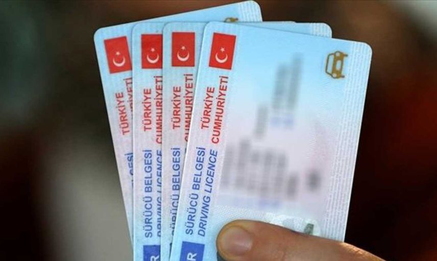 Eski sürücü belgelerinin değiştirilme süreci nasıl,  gerekli evraklar nelerdir? Yenilenmeyen ehliyet geçersiz sayılacak: Yıl sonuna kadar süre var!