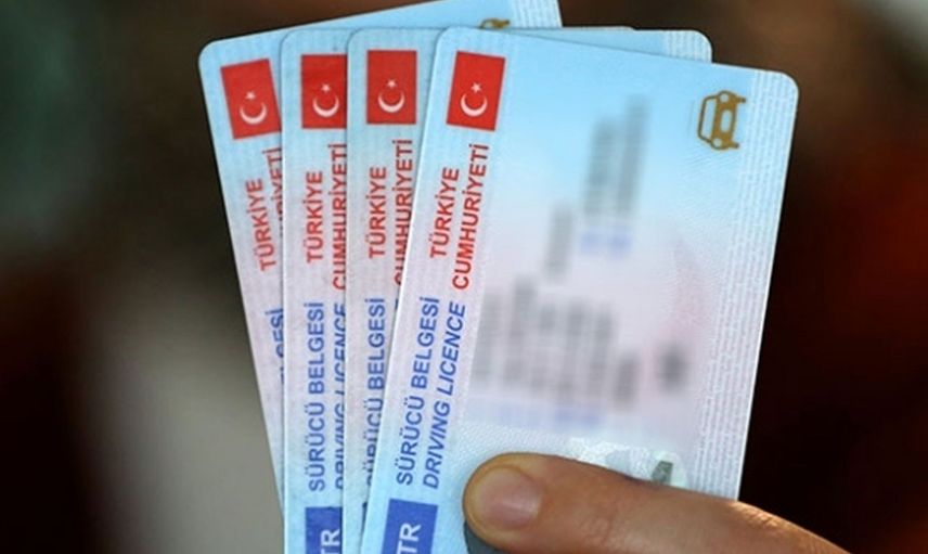 Eski tip sürücü belgeleri kalkıyor mu? Bakanlık uyardı: Ehliyetini yenilemeyenlere cezalar yolda