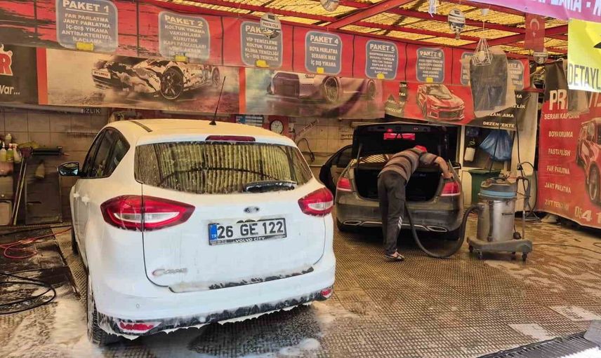 Eskişehir oto yıkamacıları gurbetçileri bekliyor