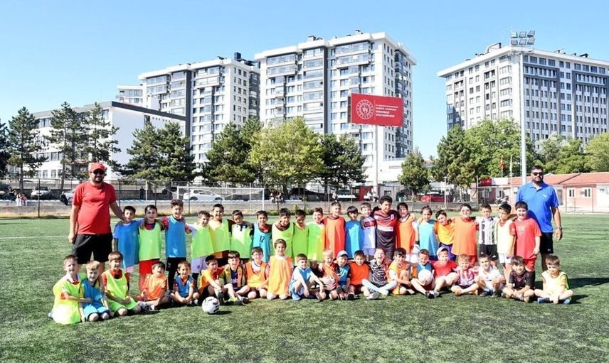 Eskişehir'de gsb spor okullarında futbol heyecanı devam ediyor