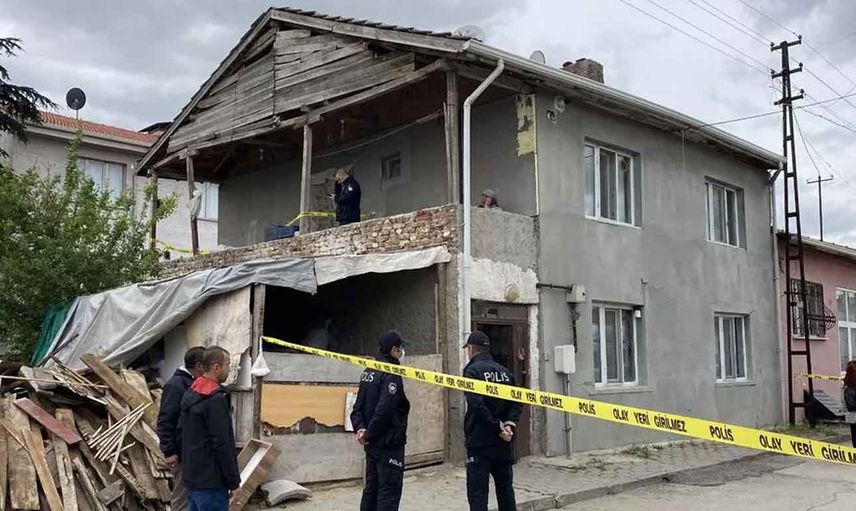 Eskişehir'de korkunç olay: 15 yaşındaki çocuk pompalı tüfekle annesini öldürdü, 3 komşuyu yaraladı!