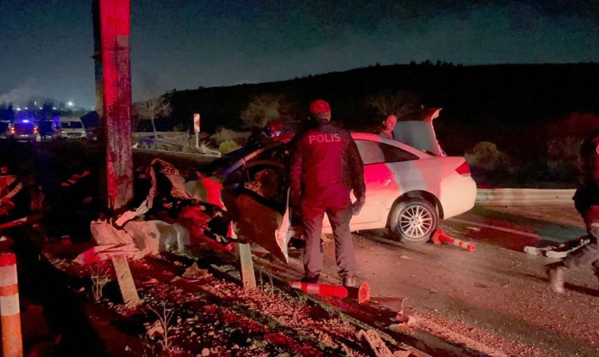 Eskişehir’de korkunç kaza: 190 km hızla direğe çarparak can verdi