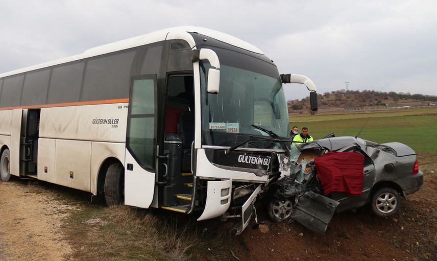Eskişehir'de korkunç kaza! Servis otobüsü ile otomobil çarpıştı: Ölü ve yaralılar var