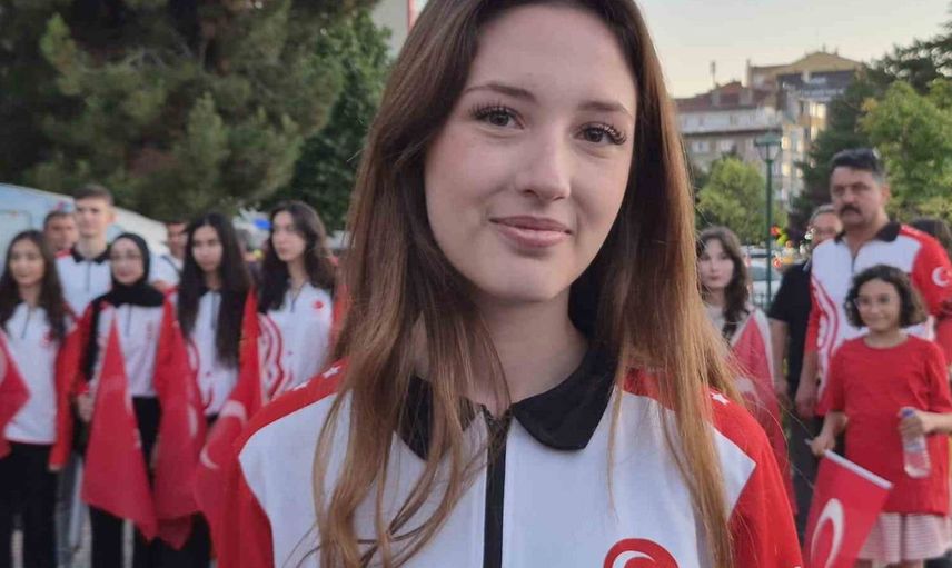 Eskişehir’de milli sporculardan 15 Temmuz’a özel Sancak Koşusu