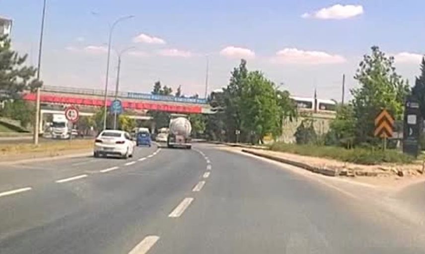 Eskişehir'de tankerin lastiği patladı: o anlar kamerada