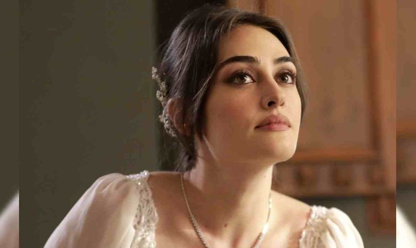 Esra Bilgiç sahil pozları ile mest etti
