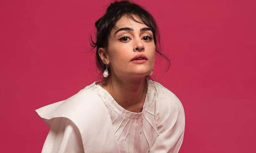 Esra Bilgiç Süslü Korkuluk dizisinden neden ayrıldı? Esra Bilgiç Süslü Korkuluk dizisinden neden ayrıldığını açıkladı!