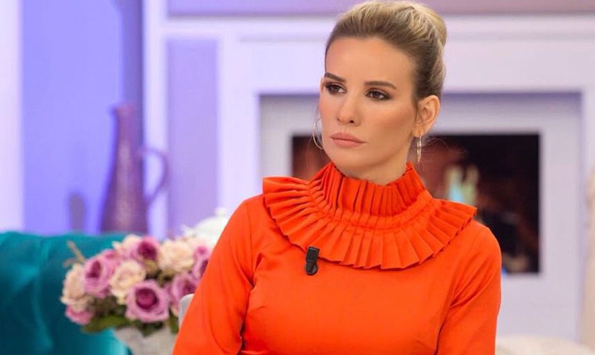Esra Erol'un canlı yayınında yine tokatlar havada uçuştu! Eski kocasından dayak yiyen Nurgül’e bu kez de yasak aşkı Semanur saldırdı