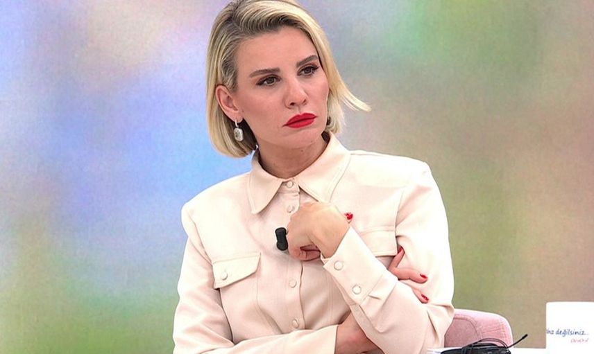 Esra Erol'un sunucusu olduğu programda dehşet anlar! İhanet yüzünden karısıyla boşanan Adil canlı yayında Nurgül'ü boğazladı