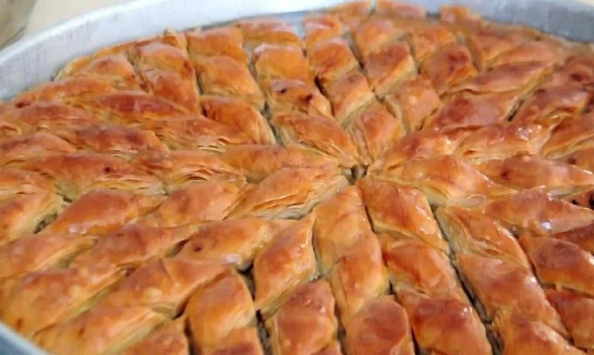 Ev baklavası nasıl yapılır? Ev baklavasının püf noktaları nedir? Bayramların vazgeçilmez lezzeti ev yapımı baklava tarifi