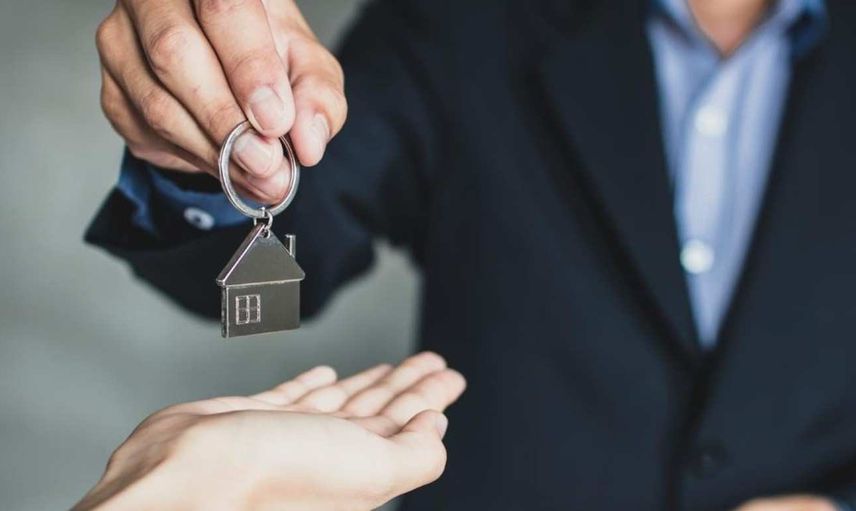 Ev sahibi evi satarsa kiracı evden çıkmak zorunda mı? Evde oturan kiracının evin satılması durumunda sahip olduğu haklar