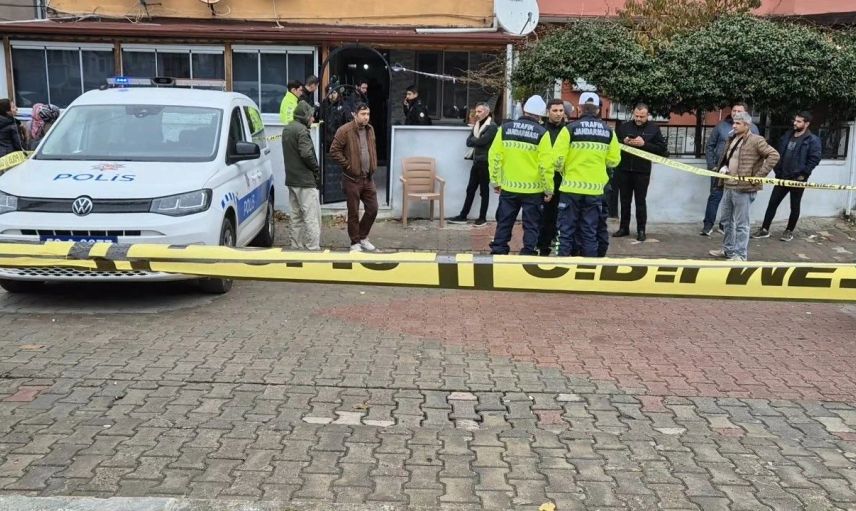 Evde vahşet: 15 yaşındaki 2 kız vuruldu