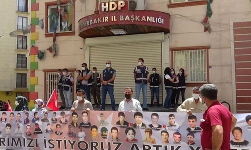 Evlat Nöbetlerine Devam Eden Anneler 627'nci Gününe Girdi