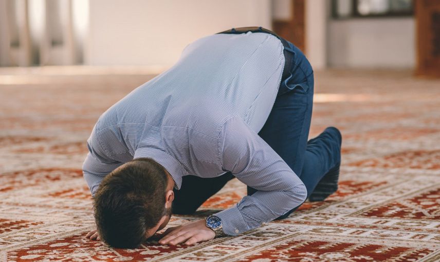 Ezan Okunurken Namaz Kılınır mı?