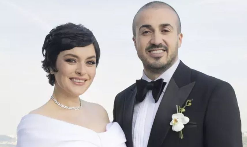 Ezgi Mola anne oldu! Ünlü oyuncu ve eşi Mustafa Aksakallı oğullarını kucaklarına aldı