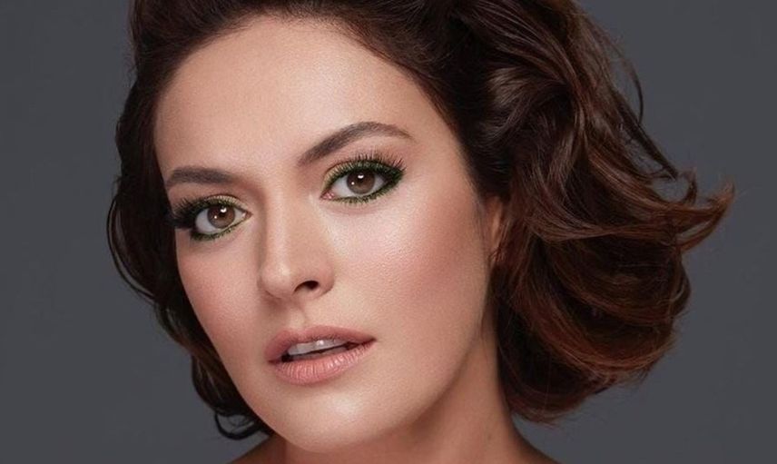Ezgi Mola Photoshop'u Abarttı, Fark Edilince Utandı!