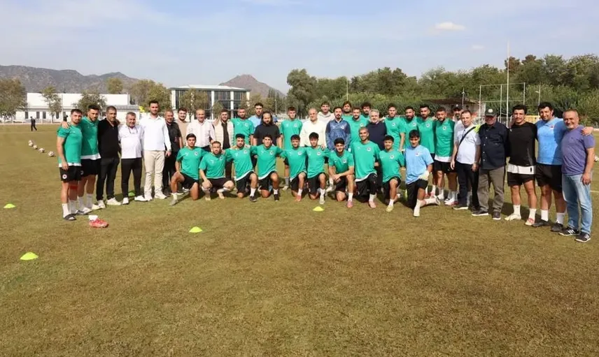 İncirliova Belediye Başkanı Kaya, yeni sezon için İncirliova Belediyespor'a destek verdi