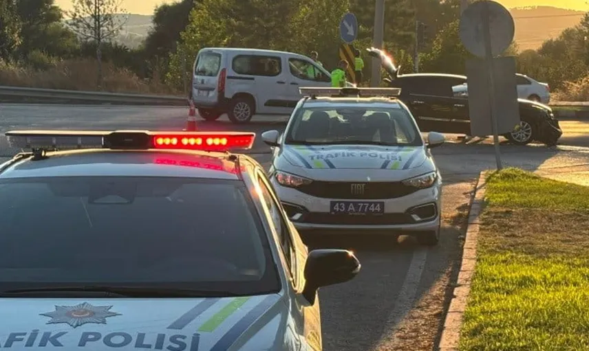 Tavşanlı'da otomobiller çarpıştı: Bir yaralı hastaneye kaldırıldı