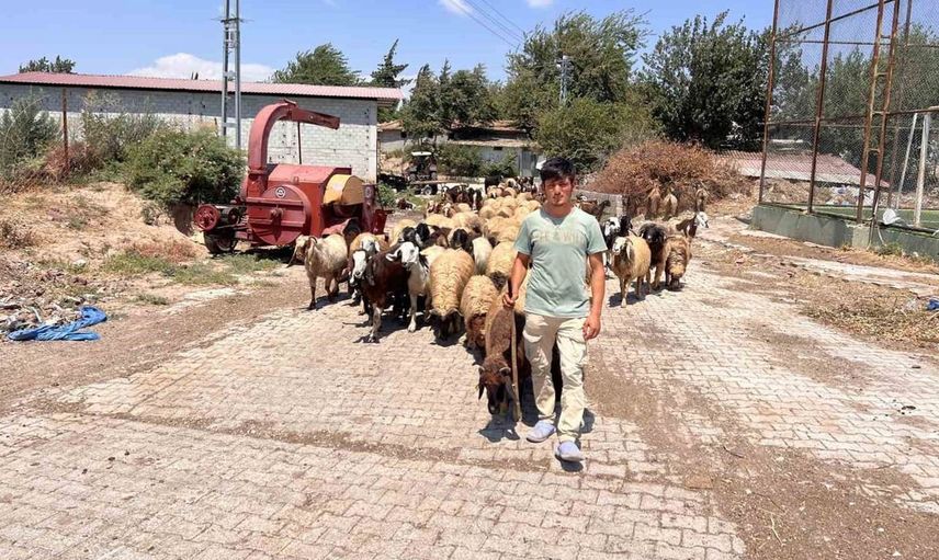Hatay'da aile sıcaklığına sığınan Suriyeli gencin ayrılığına üzülen Barut ailesi: Elrahman bizimle kalmalı