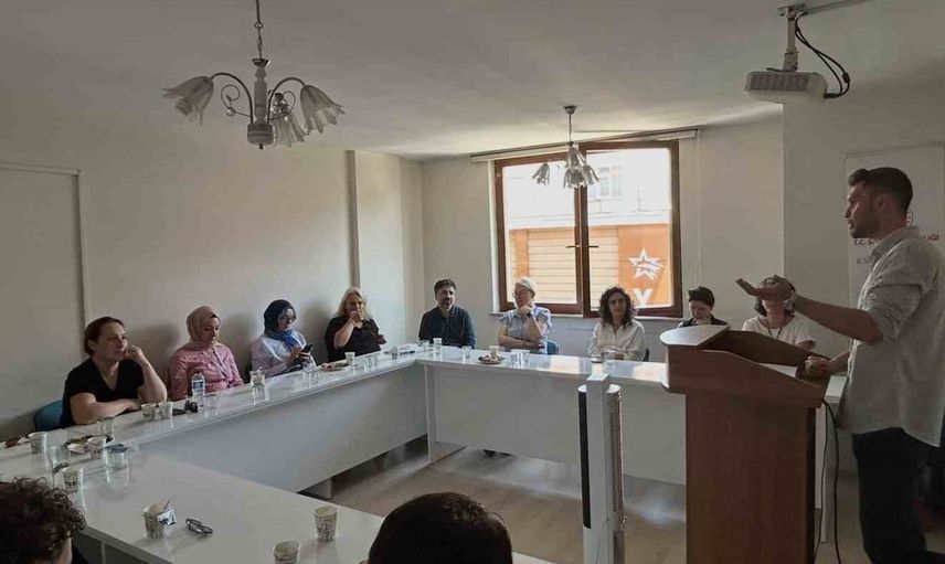 Kütahya'da sağlıklı hayat merkezinin çalışmaları hekimlere tanıtıldı