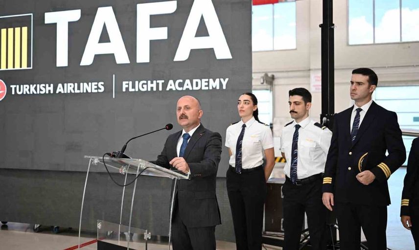 Aydın'da genç pilotlar mezuniyet coşkusunu yaşadı