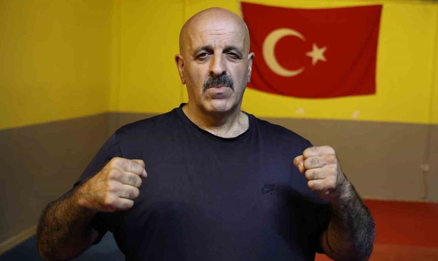 Osman Çevik, çocuk yaşta başladığı sporda yeni şampiyonlar yetiştiriyor