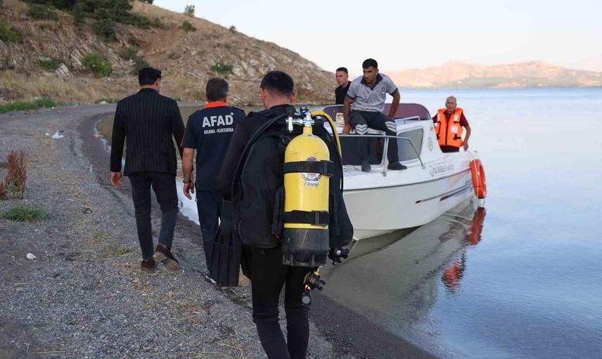 Hazar Gölü’nde kaybolan 16 yaşındaki çocuk için arama çalışmaları sürüyor