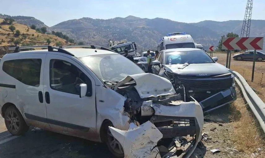 Adıyaman'da iki araç çarpıştı: Bir yaralı hastaneye kaldırıldı