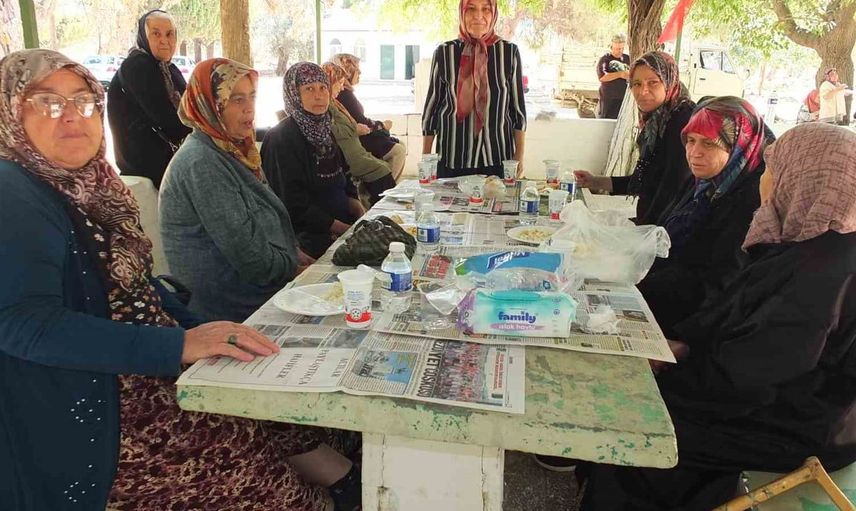Burhaniye'de Sinan Dede Türbesi binlerce kişinin ziyaret noktası oldu