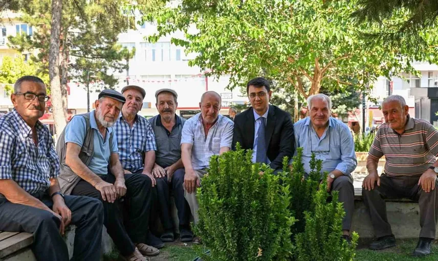 Uşak valisi Serdar Kartal vatandaşlarla buluştu