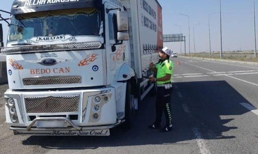 Kars'ta şehirler arası trafik denetimleri hız kesmeden sürüyor