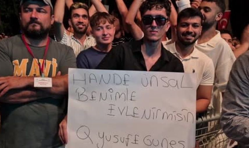 Kumluca'da bal festivalinde evlilik teklifi ve Hande Ünsal'ın ilginç yorumu
