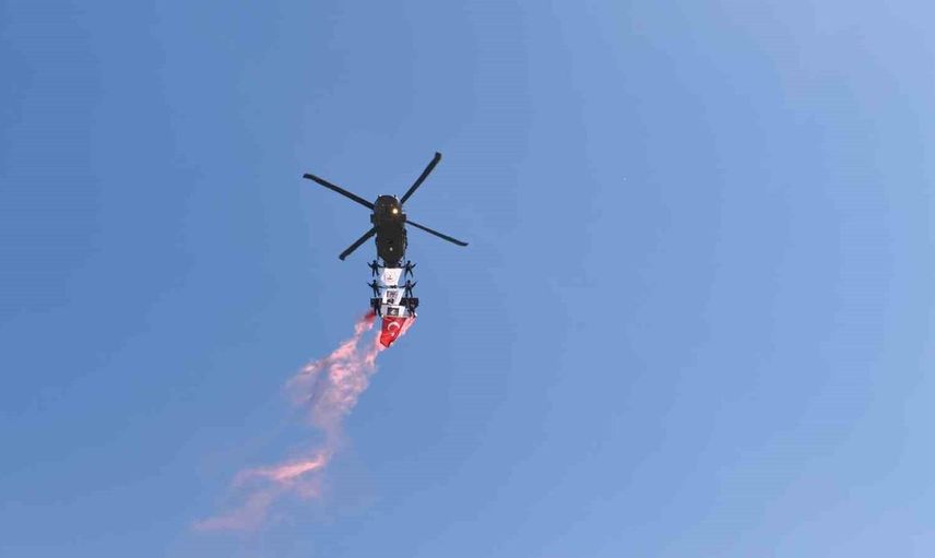 Malazgirt’te jandarma helikopterleri izleyicilere unutulmaz anlar yaşattı