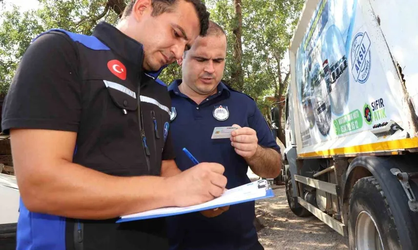 Antalya'da halk sağlığını tehdit eden 15 ton süt ürünü imha edildi