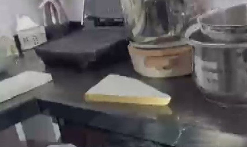 Yılancı Kemal, mutfaktan 2 metrelik yılanı 4 saat süren mücadele ile yakaladı