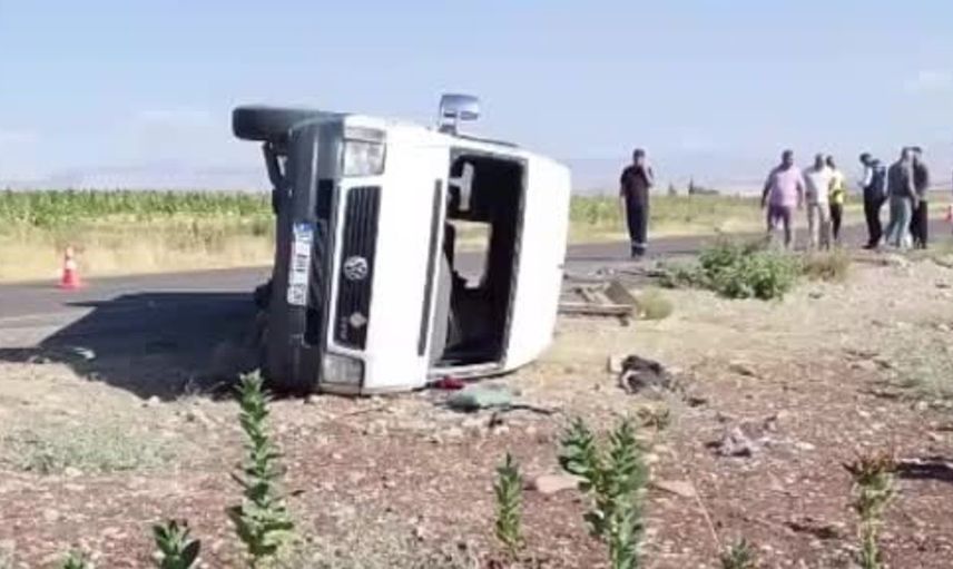 Adıyaman'da tütün işçilerini taşıyan minibüs devrildi: 12 kişi yaralı
