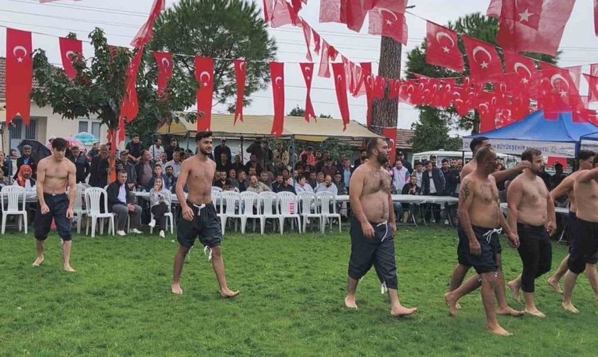Köşk'te geleneksel güreş şöleni, katılımcıları bir araya getirdi