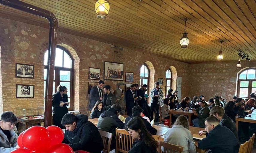 Cumhuriyet için okumak: Üniversiteli öğrenciler Akbaş İlkokulunda buluştu